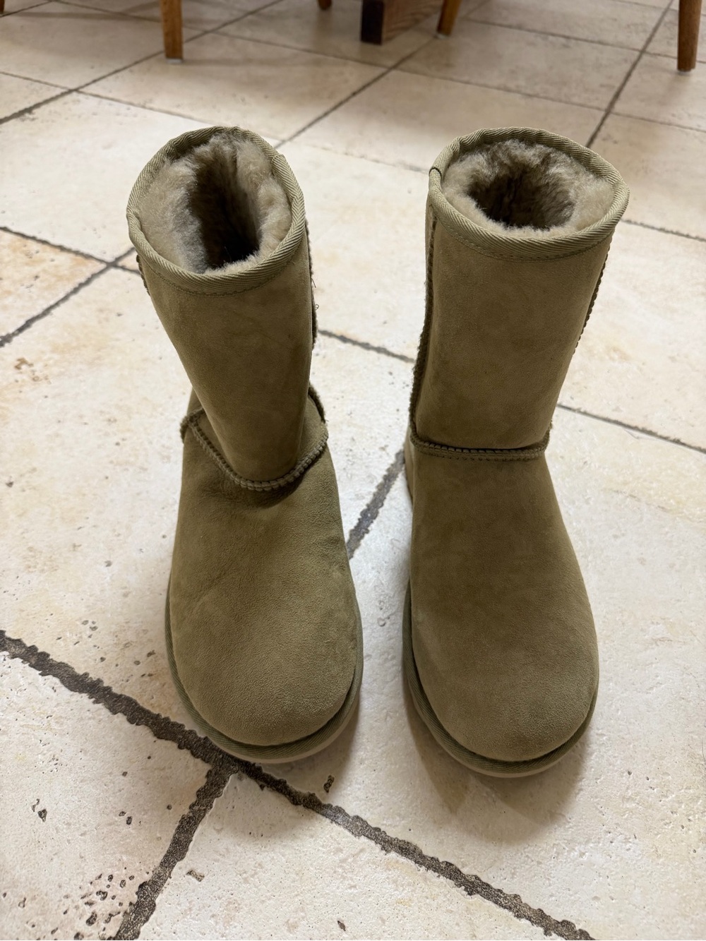 NWOB UGG Classic ll Short
